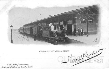 Station Zeist-1902-003.jpg - Station N.C.S. Zeist. Aan het eind van de Slotlaan lag het station van de Nederlandsche Centraal Spoorweg Maatschappij voor de verbinding met Utrecht. Per dag reden er 30 treinen op dit traject. Opname van 1902